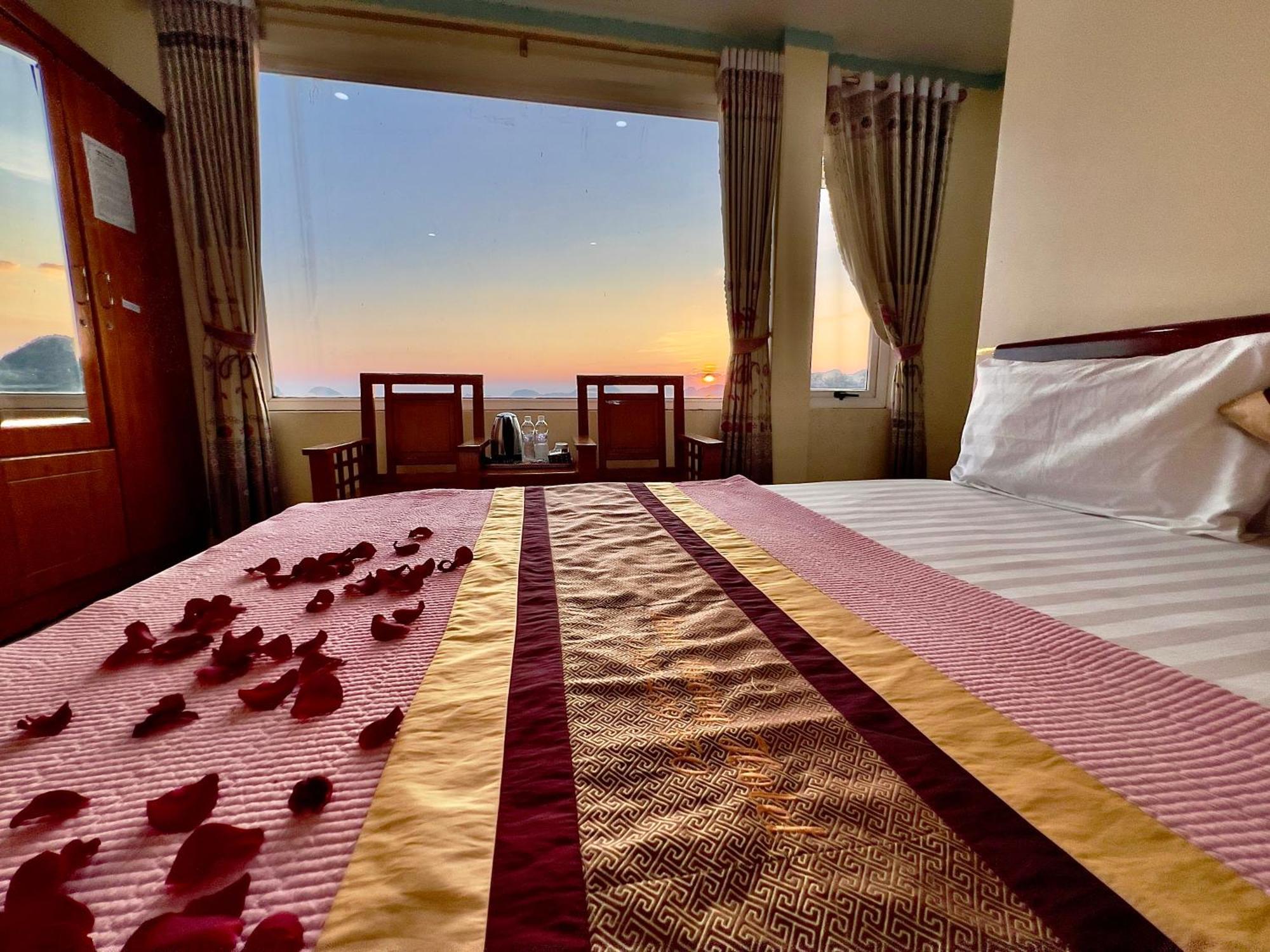 Manh Vuong Hotel Catba Dong Khe Sau Exteriér fotografie